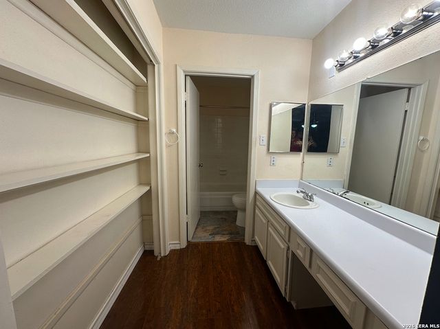 7711 Callaghan Rd Apt 404, San Antonio, TX 78229