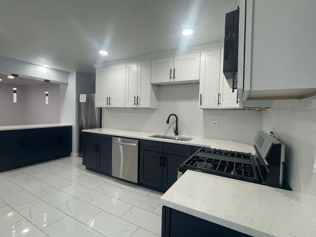 371 N Fairfield Avenue, Lombard, IL 60148