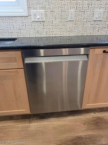 48765 Ben Franklin Drive, Utica, MI 48315