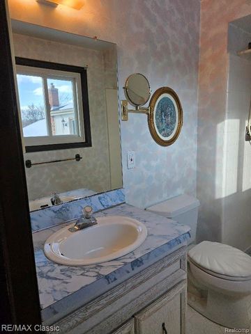 48765 Ben Franklin Drive, Utica, MI 48315