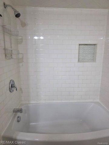 48765 Ben Franklin Drive, Utica, MI 48315