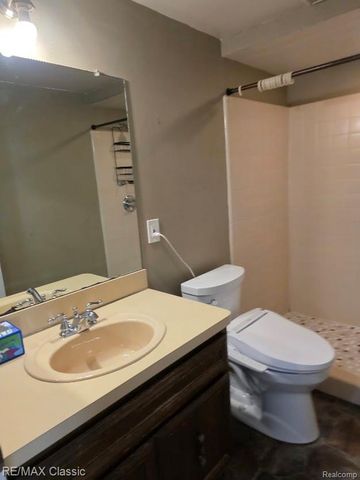 48765 Ben Franklin Drive, Utica, MI 48315