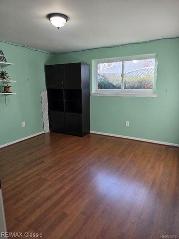 48765 Ben Franklin Drive, Utica, MI 48315