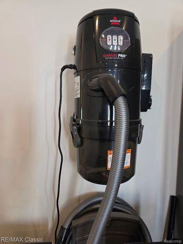 48765 Ben Franklin Drive, Utica, MI 48315