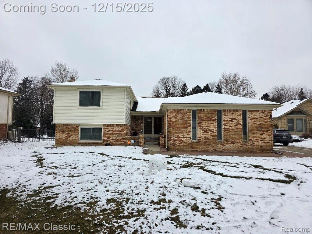 48765 Ben Franklin Drive, Utica, MI 48315