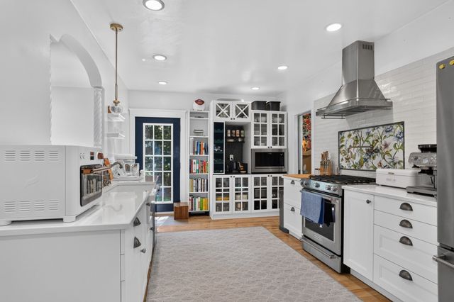 68 Clark St, Worcester, MA 01606
