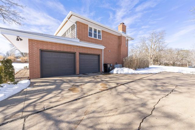 2227 Melrose Ln, Salina, KS 67401