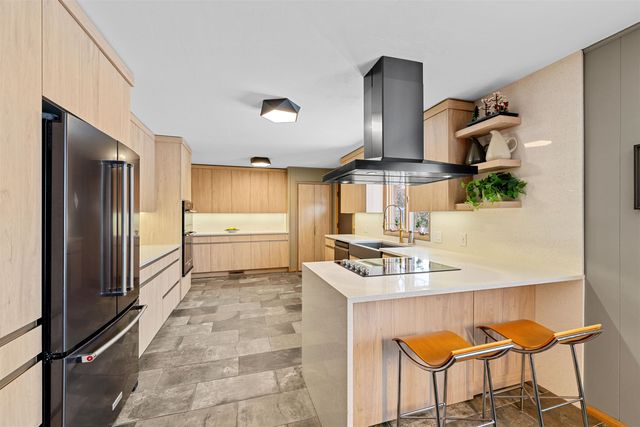 2227 Melrose Ln, Salina, KS 67401