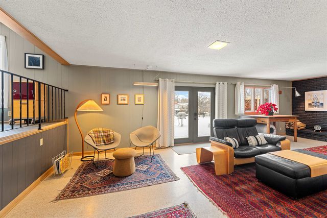 2227 Melrose Ln, Salina, KS 67401