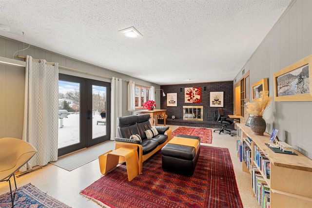 2227 Melrose Ln, Salina, KS 67401