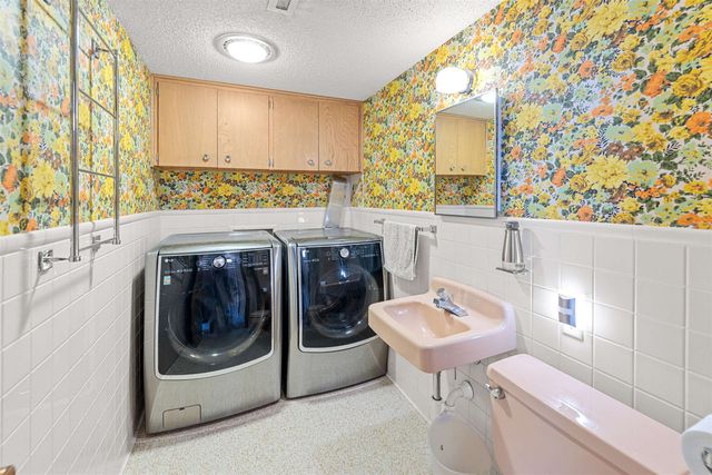 2227 Melrose Ln, Salina, KS 67401