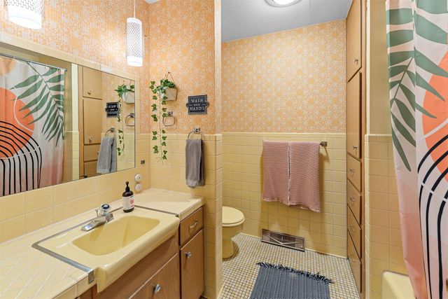 2227 Melrose Ln, Salina, KS 67401