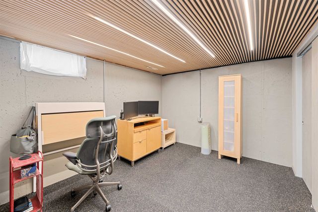 2227 Melrose Ln, Salina, KS 67401