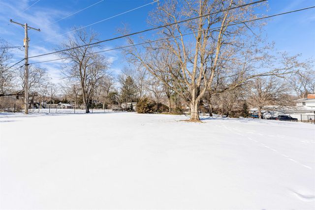 2227 Melrose Ln, Salina, KS 67401