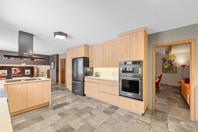 2227 Melrose Ln, Salina, KS 67401