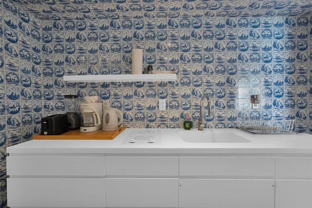 1100 West Ave 916, Miami Beach, FL 33139