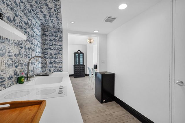 1100 West Ave 916, Miami Beach, FL 33139