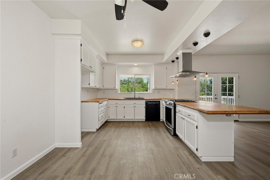 Image 11 of property listing at 18120 N Shore, Hidden Valley Lake, CA 95467