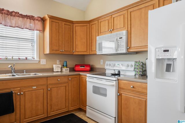 423 CAMDEN COVE CIRCLE, Calera, AL 35040