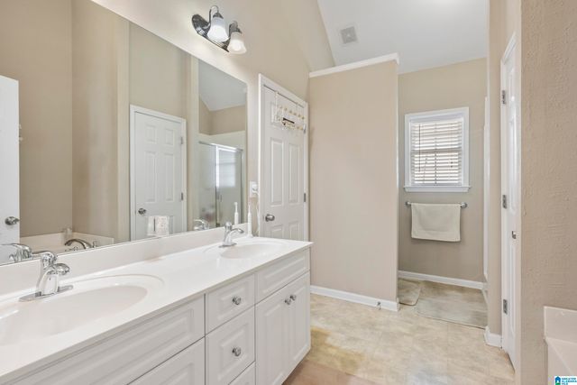 423 CAMDEN COVE CIRCLE, Calera, AL 35040