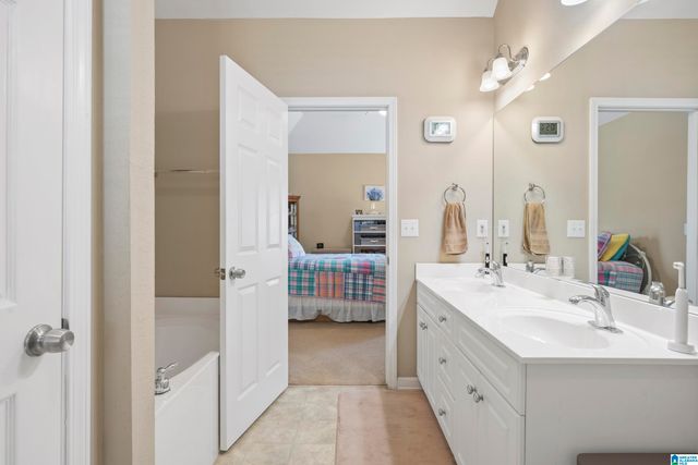 423 CAMDEN COVE CIRCLE, Calera, AL 35040