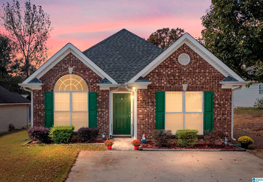 423 CAMDEN COVE CIRCLE, Calera, AL 35040