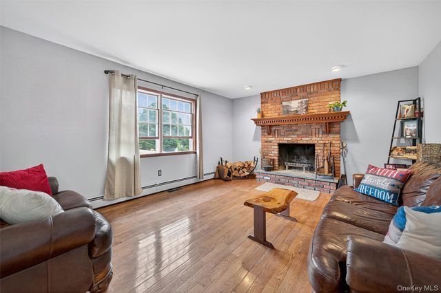 214 DuBois, Gardiner, NY 12561
