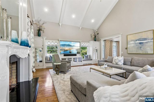 41 Sunflower Drive, Upper Saddle River, NJ 07458