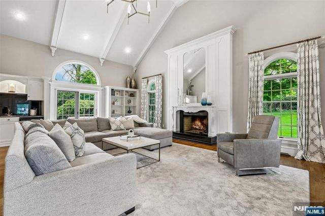 41 Sunflower Drive, Upper Saddle River, NJ 07458