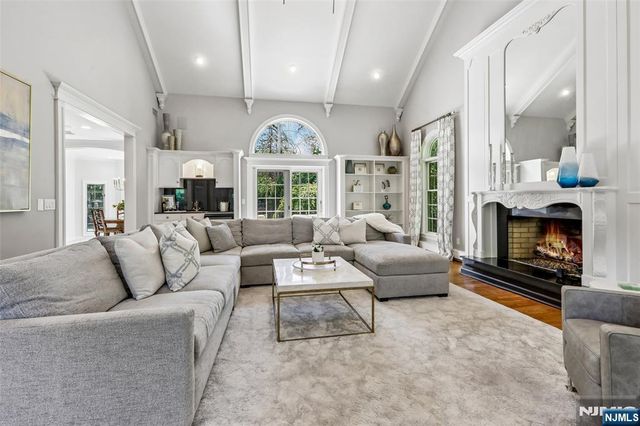 41 Sunflower Drive, Upper Saddle River, NJ 07458