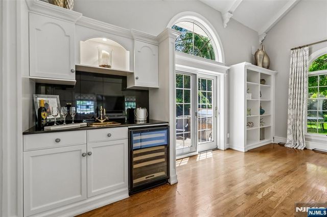 41 Sunflower Drive, Upper Saddle River, NJ 07458