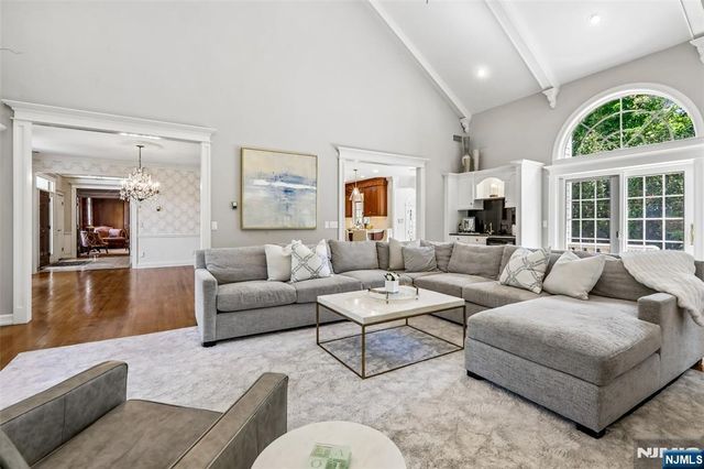 41 Sunflower Drive, Upper Saddle River, NJ 07458