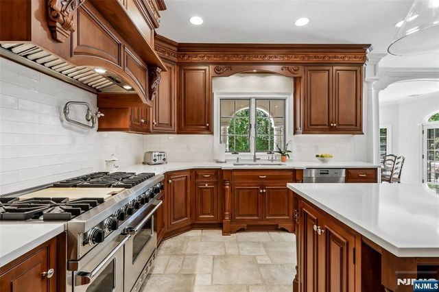 41 Sunflower Drive, Upper Saddle River, NJ 07458