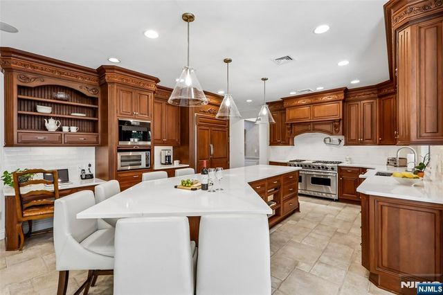 41 Sunflower Drive, Upper Saddle River, NJ 07458
