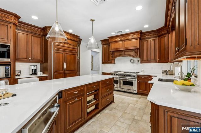 41 Sunflower Drive, Upper Saddle River, NJ 07458