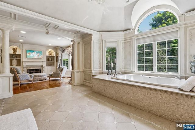 41 Sunflower Drive, Upper Saddle River, NJ 07458