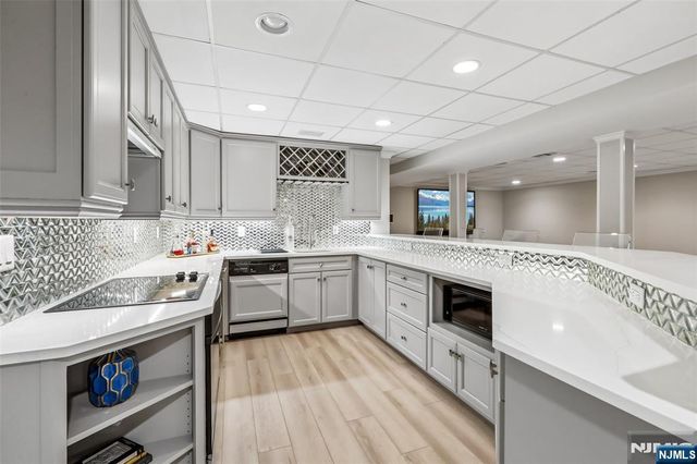 41 Sunflower Drive, Upper Saddle River, NJ 07458