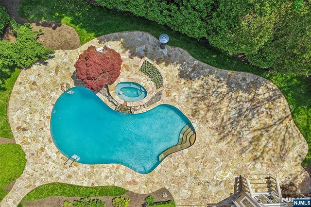 41 Sunflower Drive, Upper Saddle River, NJ 07458
