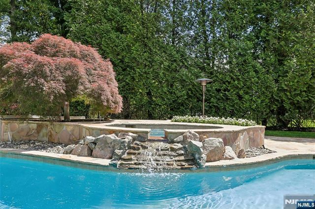 41 Sunflower Drive, Upper Saddle River, NJ 07458