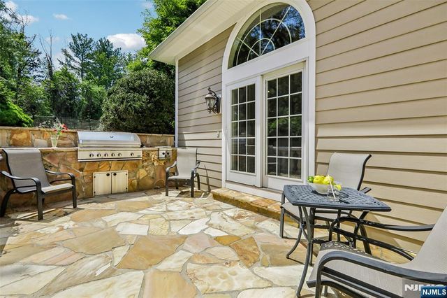 41 Sunflower Drive, Upper Saddle River, NJ 07458