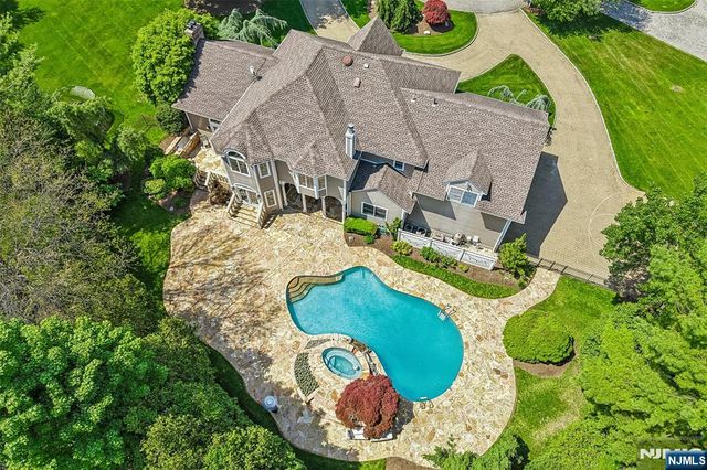 41 Sunflower Drive, Upper Saddle River, NJ 07458