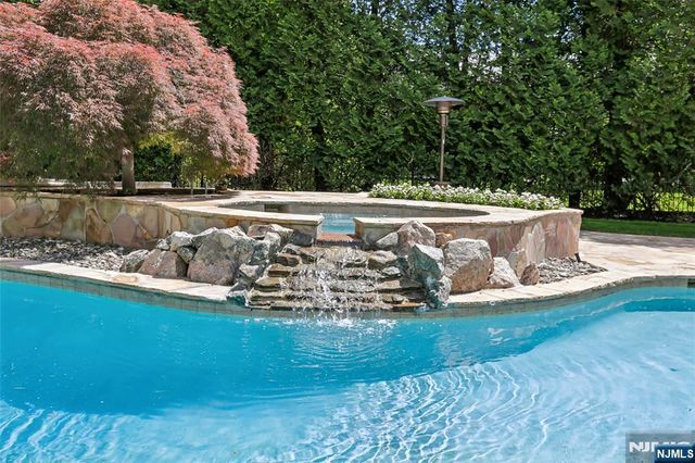 41 Sunflower Drive, Upper Saddle River, NJ 07458
