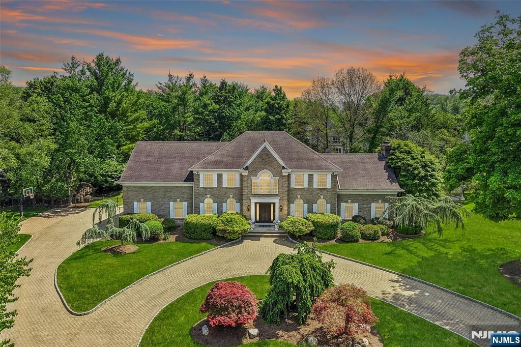 41 Sunflower Drive, Upper Saddle River, NJ 07458