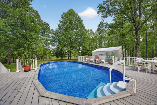 4127 N Northwood Lane, Bloomfield, IN 47424