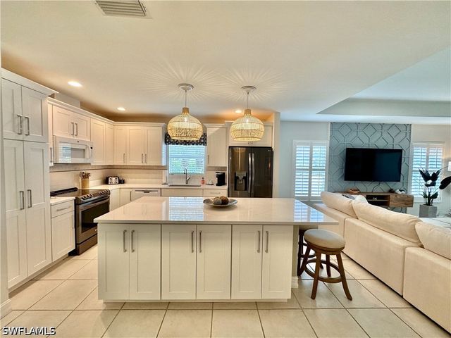 798 107th AVE N, Naples, FL 34108