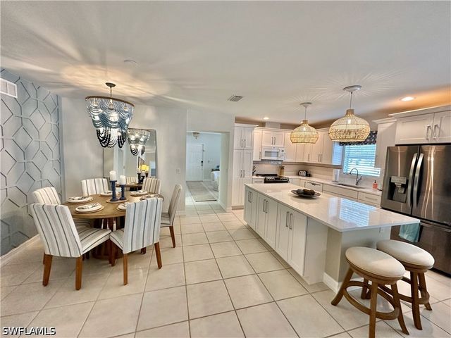 798 107th AVE N, Naples, FL 34108