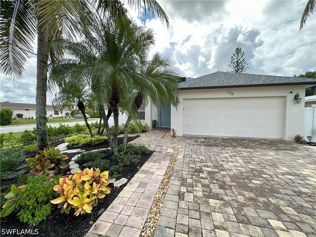 798 107th AVE N, Naples, FL 34108