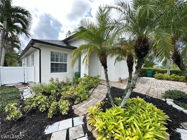 798 107th AVE N, Naples, FL 34108