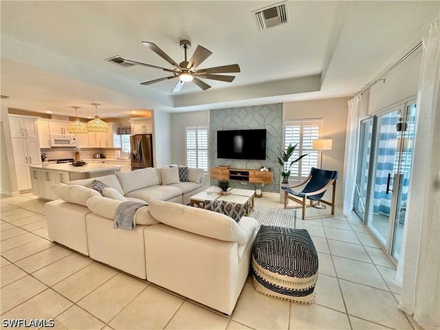 798 107th AVE N, Naples, FL 34108