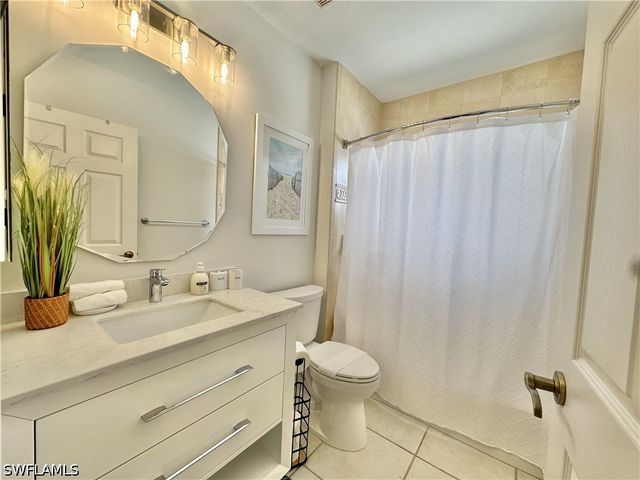 798 107th AVE N, Naples, FL 34108